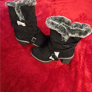 VENUS Black Winter Boots with Faux Fur Trim